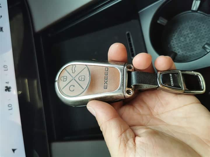 Фото 12 - Exeed VX