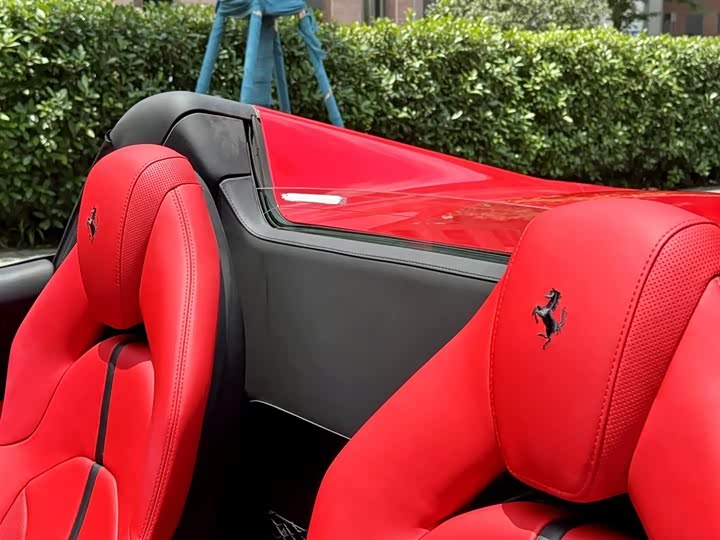 Фото 5 - Ferrari F8