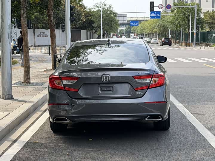 Фото 11 - Honda Accord