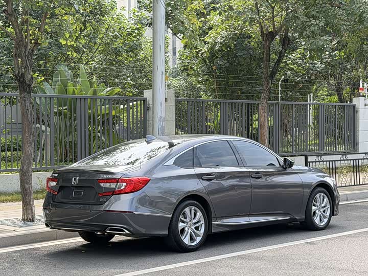 Фото 12 - Honda Accord