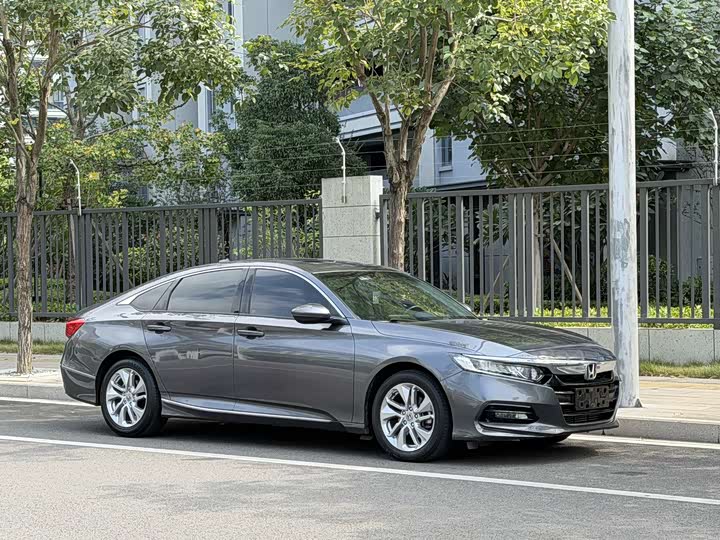 Фото 2 - Honda Accord