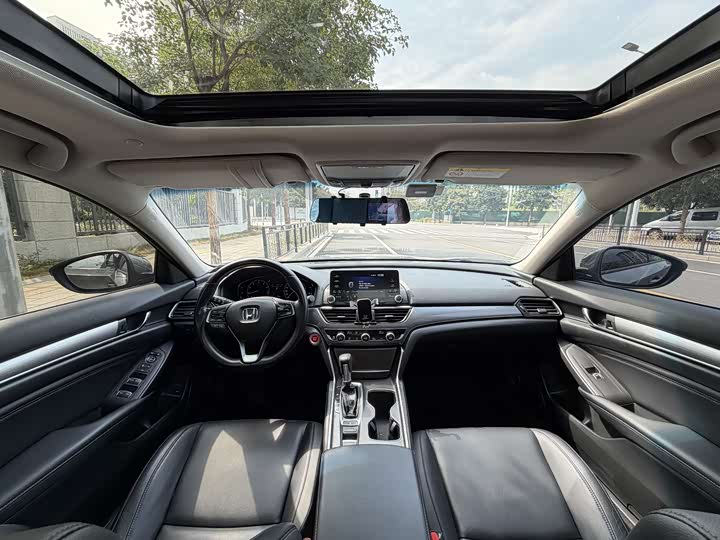 Фото 5 - Honda Accord