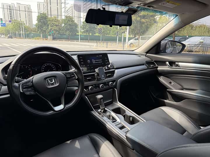 Фото 6 - Honda Accord