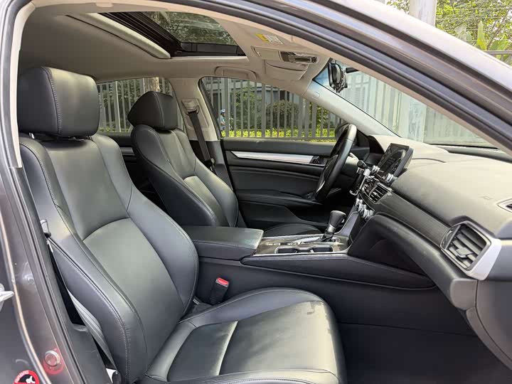 Фото 9 - Honda Accord