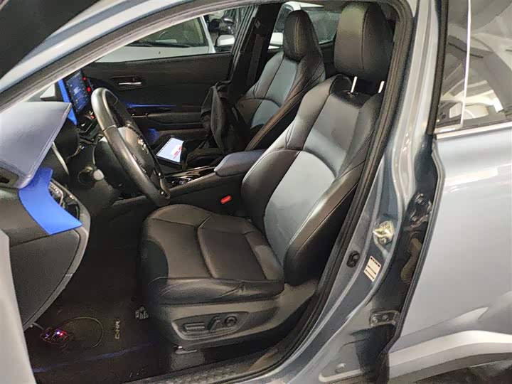 Фото 15 - Toyota C-HR