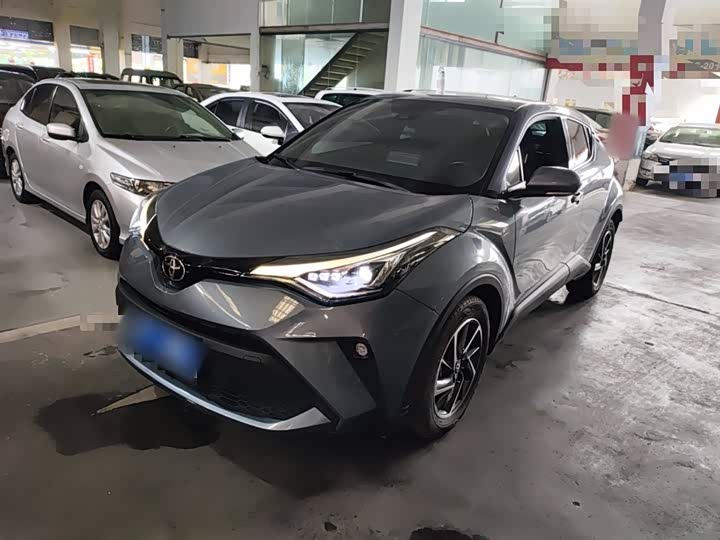 Фото 2 - Toyota C-HR