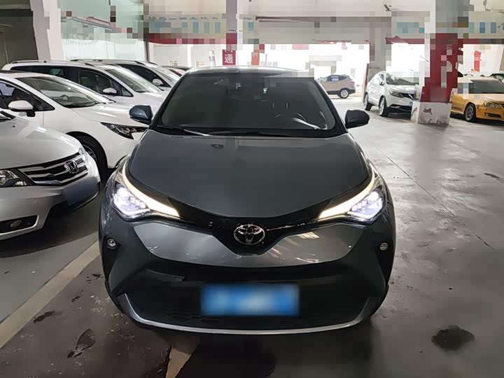 Фото 3 - Toyota C-HR