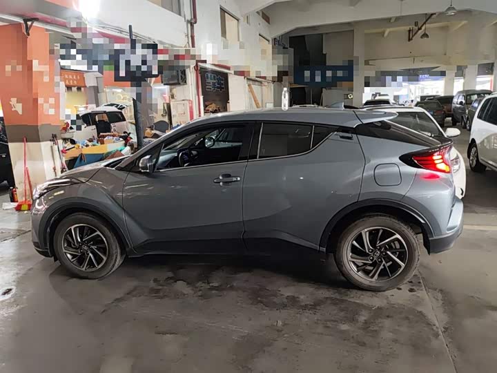 Фото 5 - Toyota C-HR