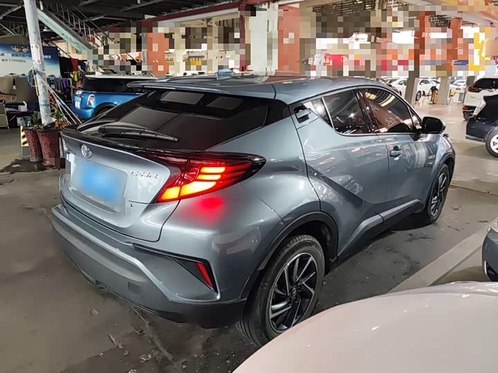 Фото 7 - Toyota C-HR