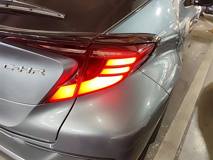 Фото 8 - Toyota C-HR