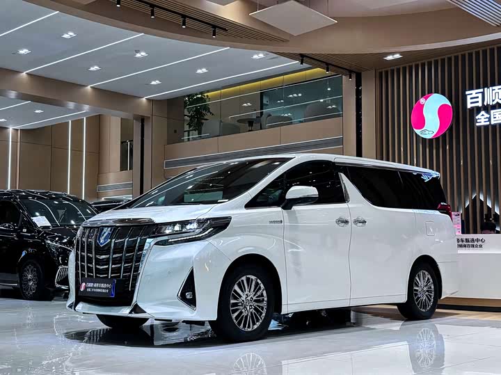 Фото 1 - Toyota Alphard