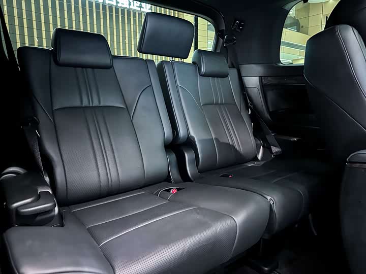 Фото 10 - Toyota Alphard