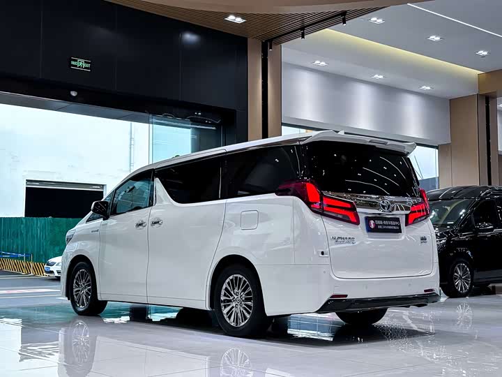 Фото 4 - Toyota Alphard
