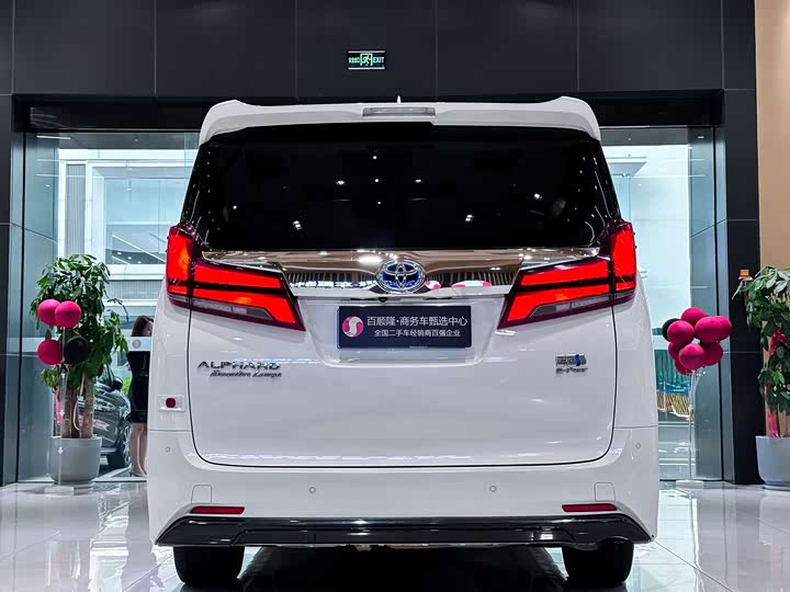Фото 5 - Toyota Alphard