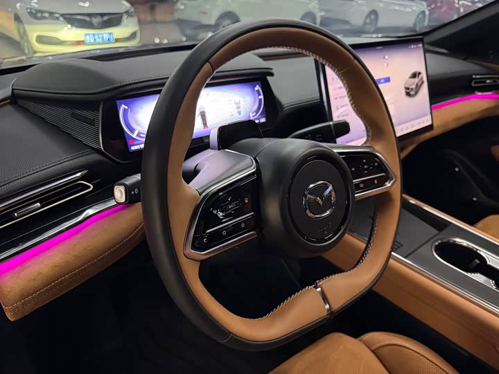 Фото 13 - Mazda EZ-6