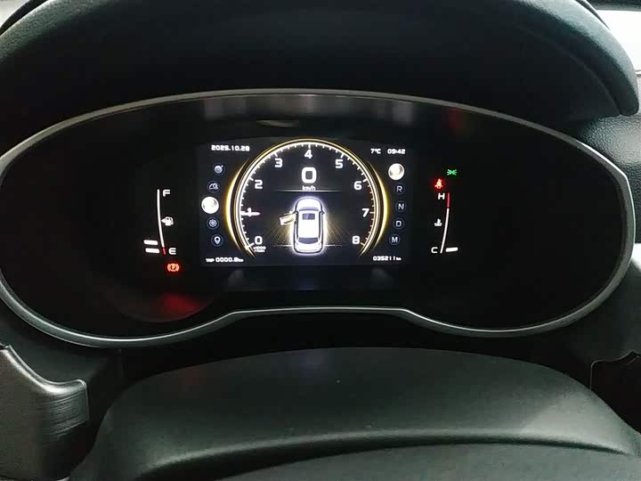 Фото 12 - Geely Atlas