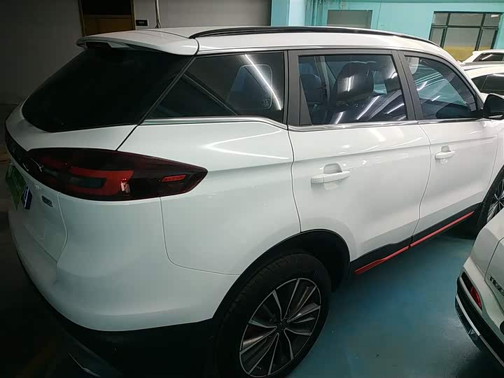 Фото 7 - Geely Atlas