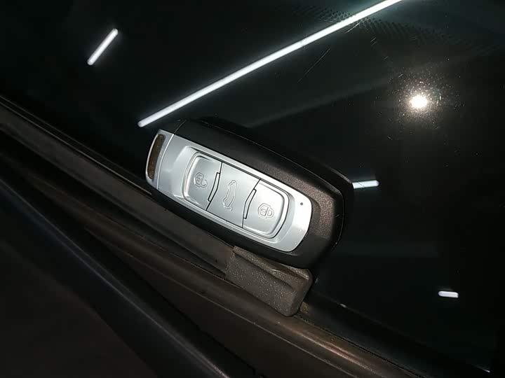 Фото 9 - Geely Atlas