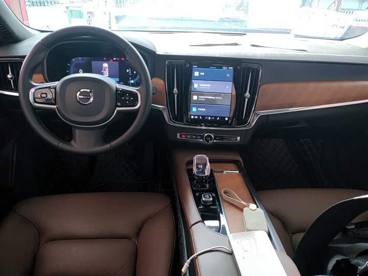 Фото 10 - Volvo S90