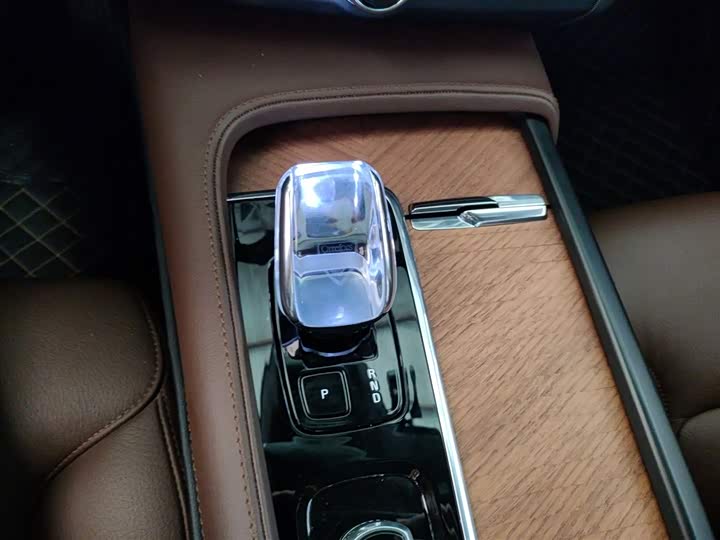 Фото 14 - Volvo S90