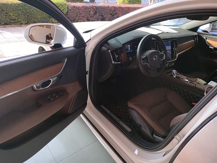 Фото 16 - Volvo S90