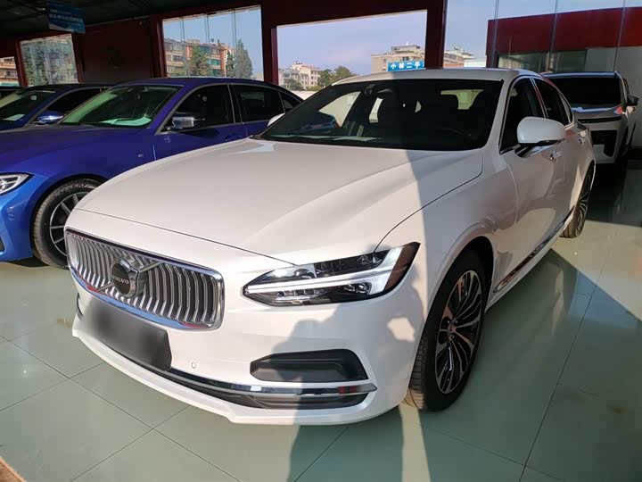Фото 2 - Volvo S90