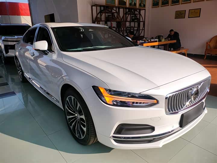 Фото 4 - Volvo S90