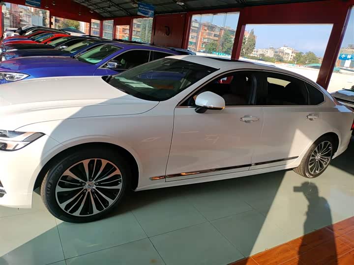 Фото 5 - Volvo S90