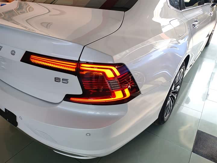 Фото 8 - Volvo S90