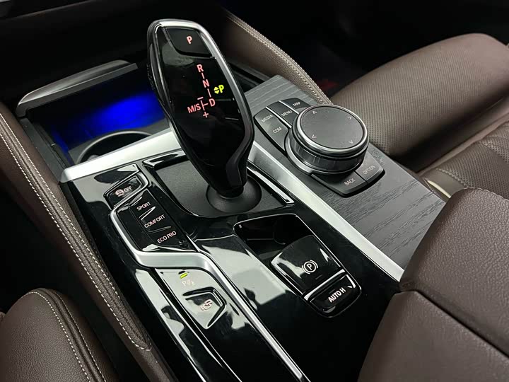 Фото 15 - BMW 5 Series