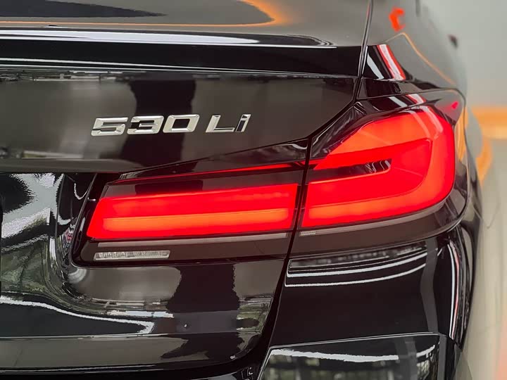 Фото 18 - BMW 5 Series