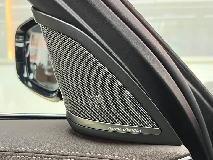 Фото 19 - BMW 5 Series