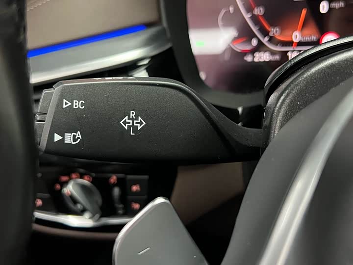 Фото 25 - BMW 5 Series