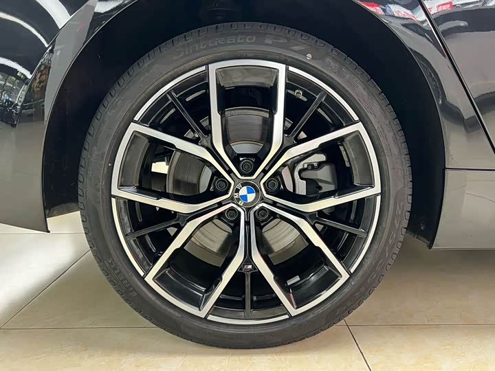 Фото 32 - BMW 5 Series