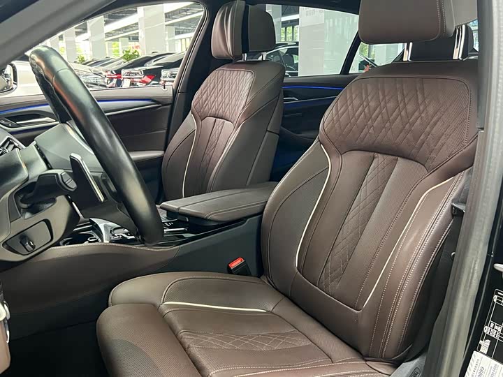 Фото 9 - BMW 5 Series