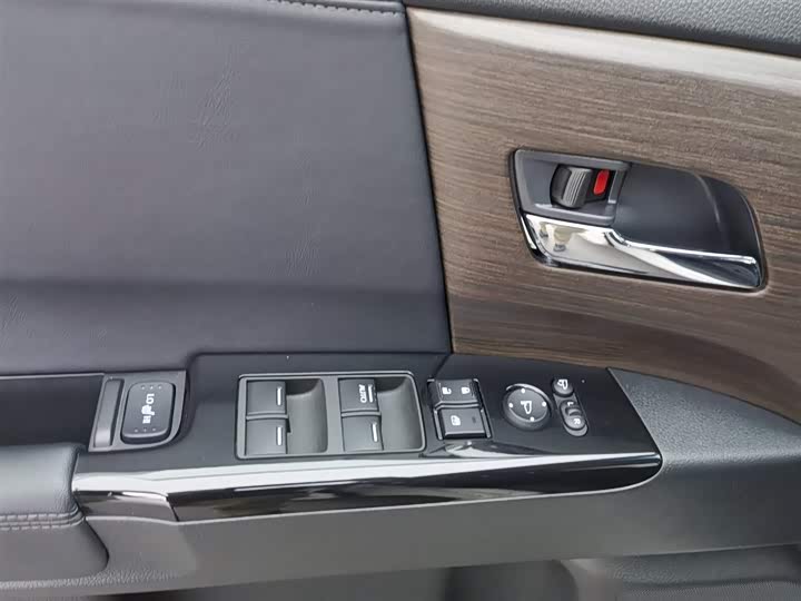 Фото 9 - Honda Odyssey