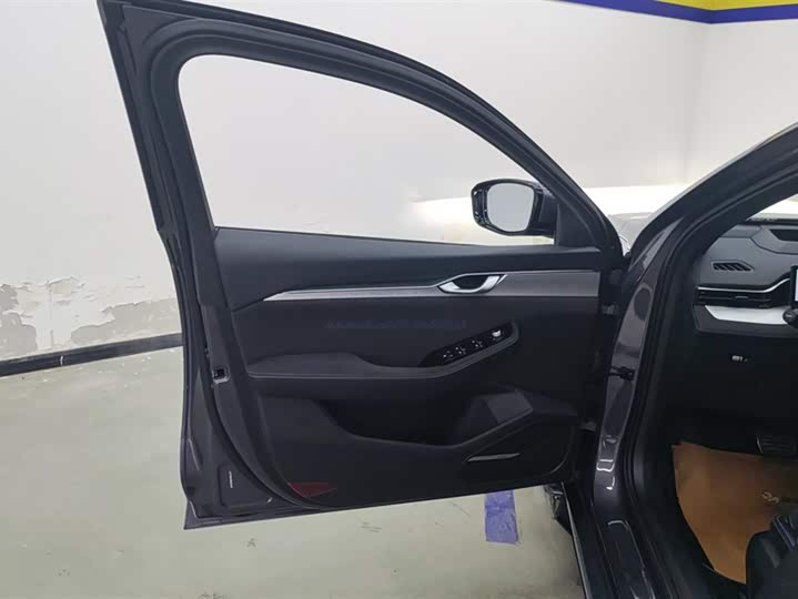 Фото 7 - Geely Preface