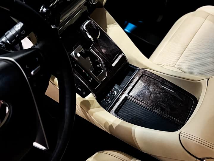 Фото 10 - Toyota Vellfire