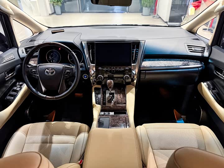 Фото 13 - Toyota Vellfire