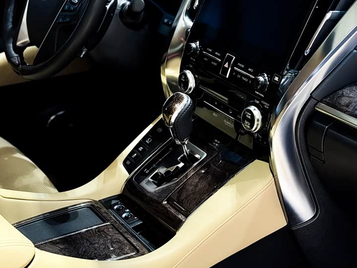 Фото 14 - Toyota Vellfire