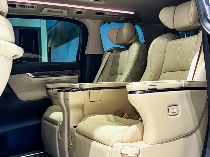 Фото 16 - Toyota Vellfire