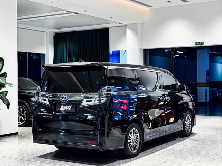 Фото 7 - Toyota Vellfire