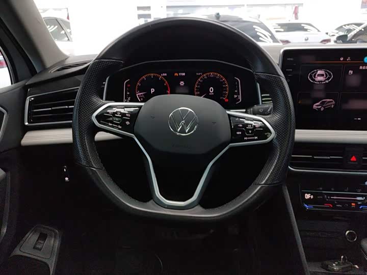 Фото 11 - Volkswagen Tiguan L Pro