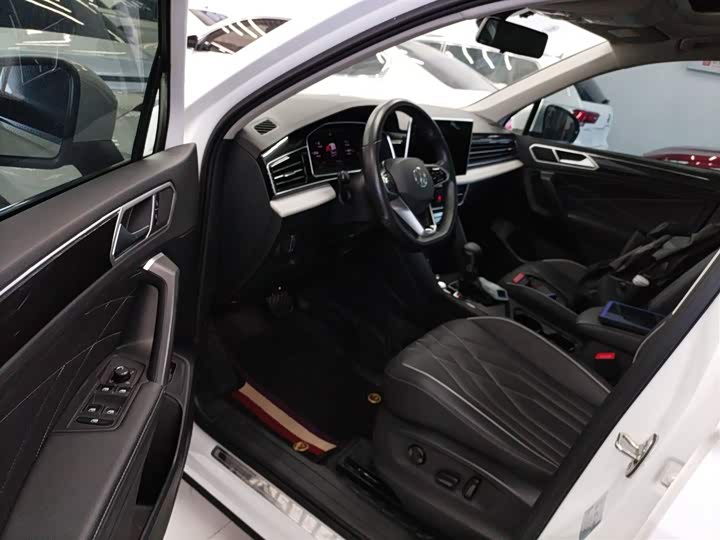 Фото 16 - Volkswagen Tiguan L Pro