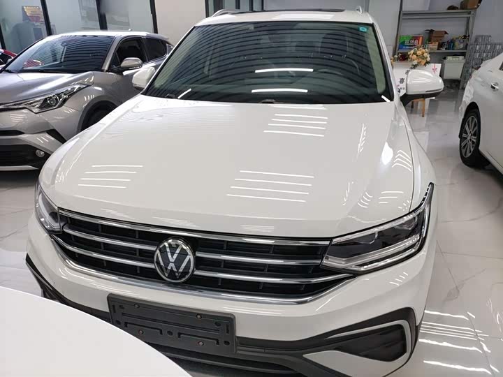 Фото 3 - Volkswagen Tiguan L Pro