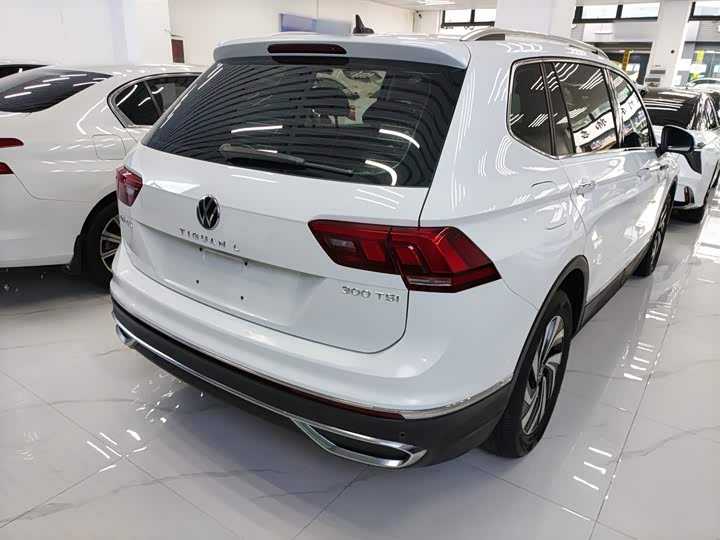 Фото 7 - Volkswagen Tiguan L Pro