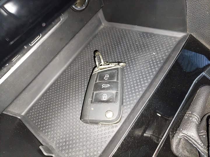 Фото 9 - Volkswagen Tiguan L Pro