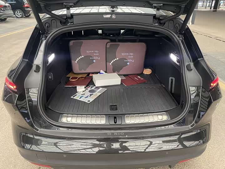 Фото 10 - Nio ET5T