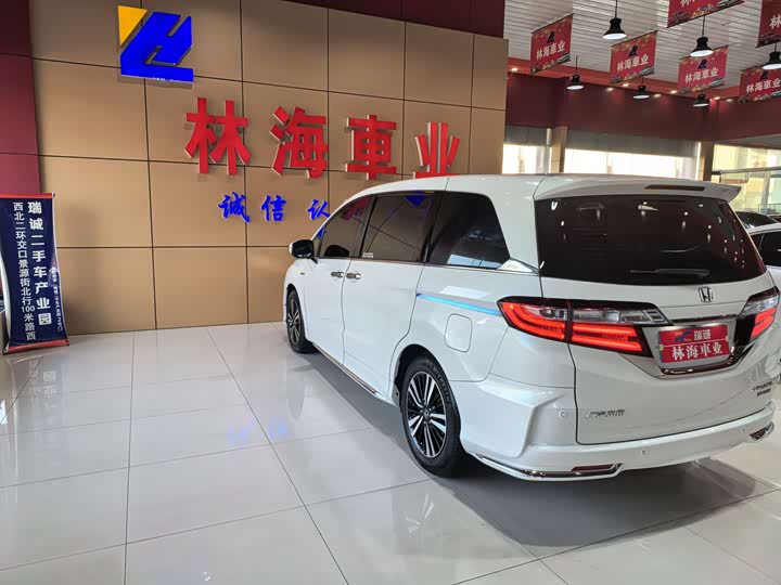 Фото 16 - Honda Odyssey