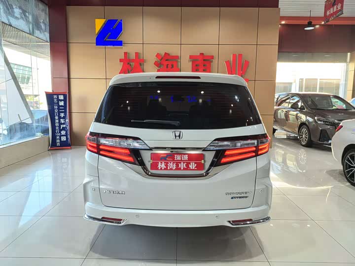 Фото 18 - Honda Odyssey